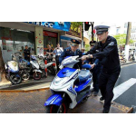 眾多且不守規(guī)矩的電動(dòng)車在路上，給交通治理帶了極大困擾